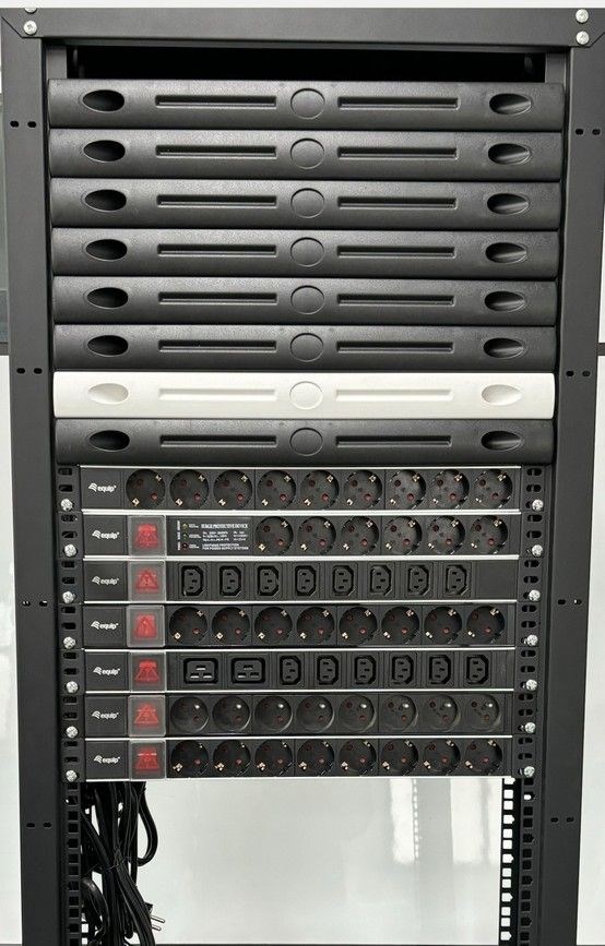 Equip 333319 rozdzielacz zasilania PDU 6 x gniazdo sieciowe 1U Czarny