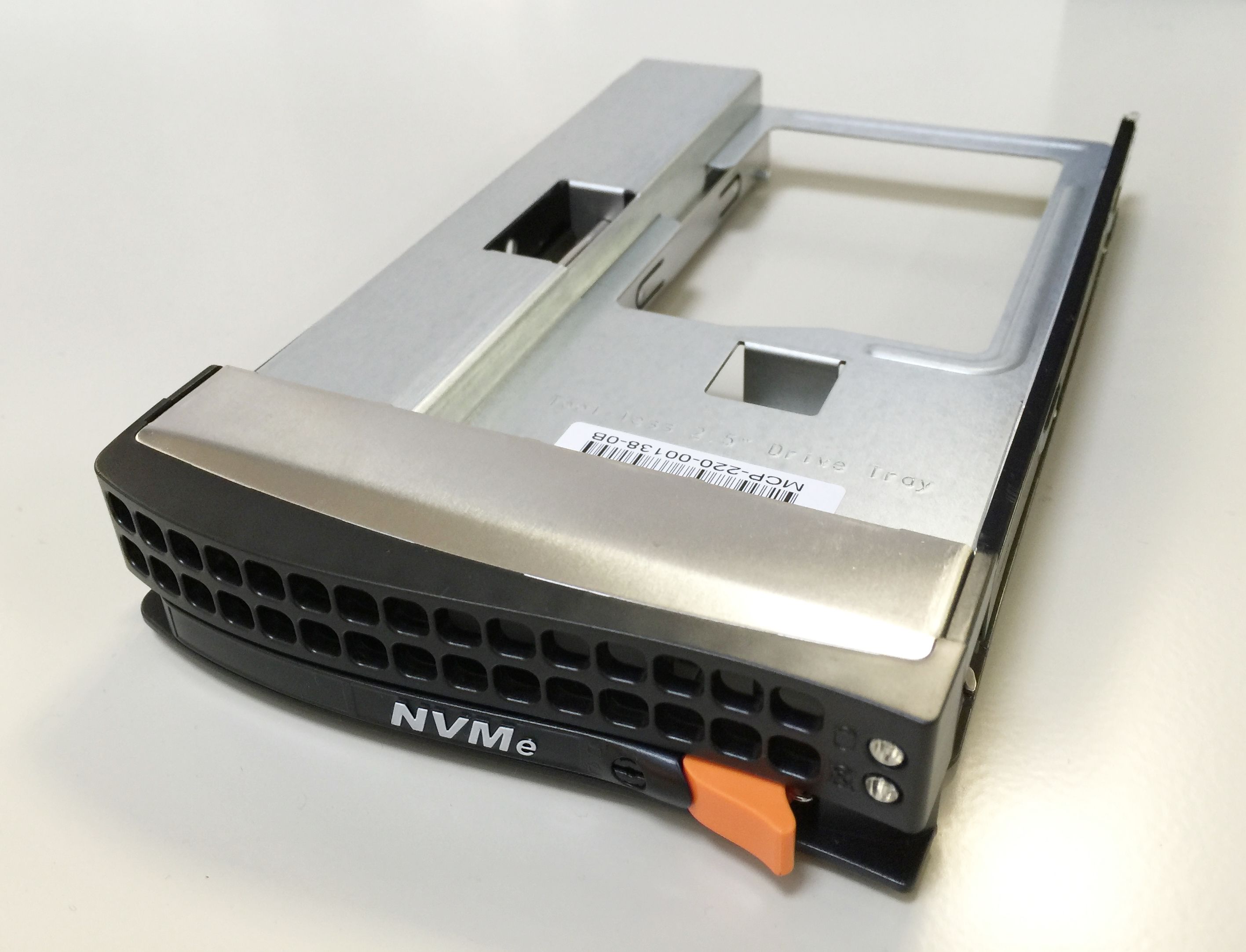 SUPERMICRO Tool-less Black gen-5 3.5-to-2.5inch NVMe drive tray Orange tab